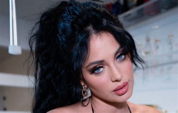 Camilla Ara&uacute;ja: Rising Star in the World of Entertainment