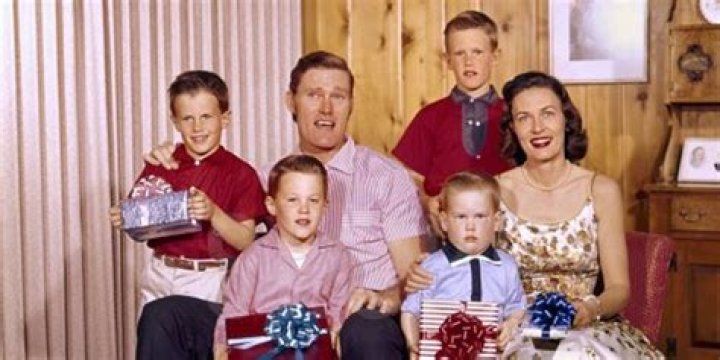 Chuck Connors Spouse: A Comprehensive Look at the Life and Relationships