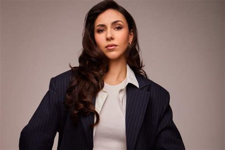 Ellie Evelyn Smith: Rising Star in the Music Industry