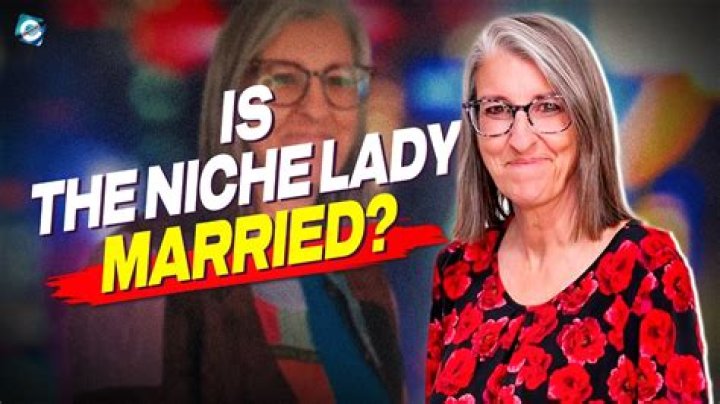 Estimated Age Of The Enigmatic Niche Lady
