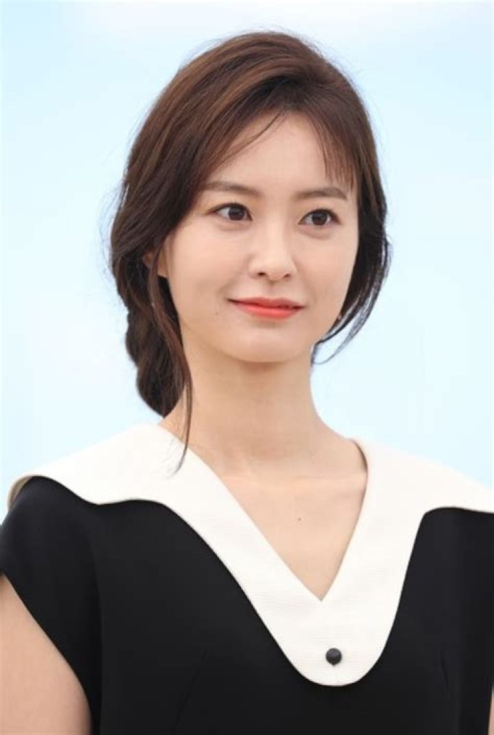 Jung Yu-Mi: The Rising Star in the World of Entertainment