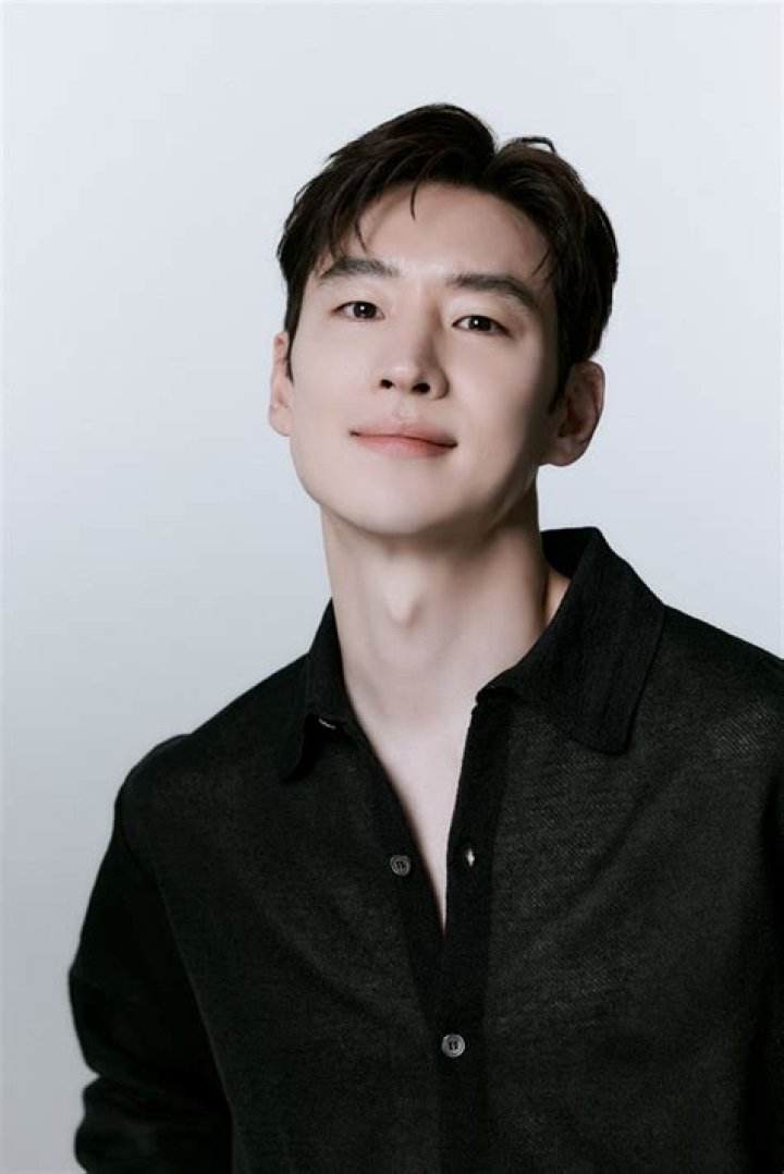 Lee Je-Hoon: Date Of Birth, Age, And Zodiac Sign