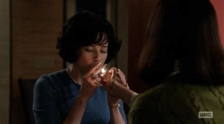 Linda Cardellini Smoke: Unveiling the Truth Behind the Rumors