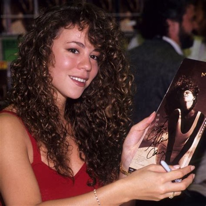 Mariah Carey Biography: A Journey Through the Life and Career of the Queen of Christmas
