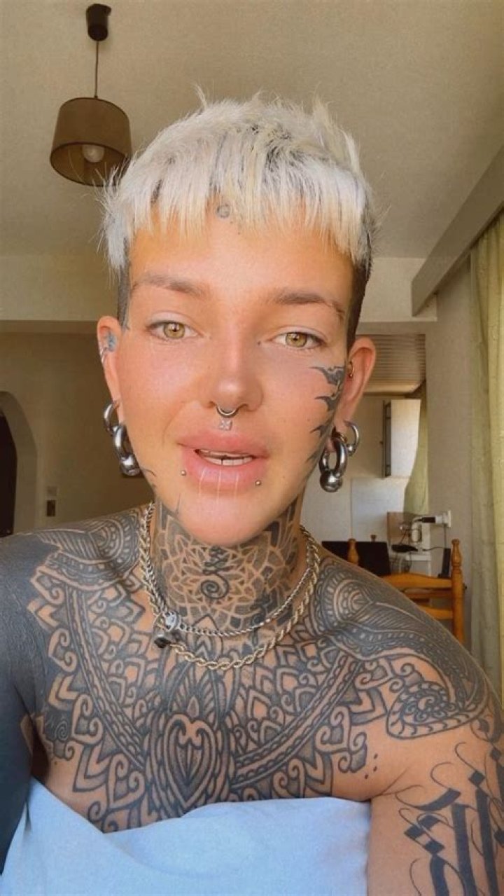 Stefani Marz: A Rising Star in the Fashion Industry