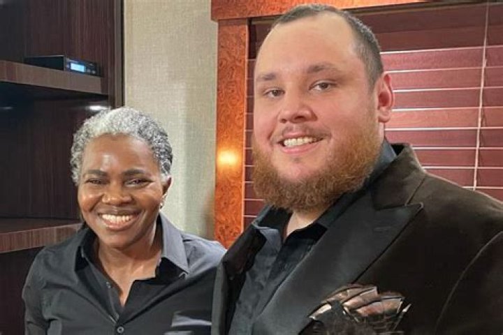 Tracy Chapman's Love Life: Unveiling Her Private Relationships