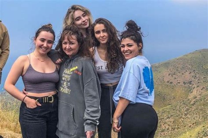 Unveiling The Influence: The Mother Of Sabrina Carpenter