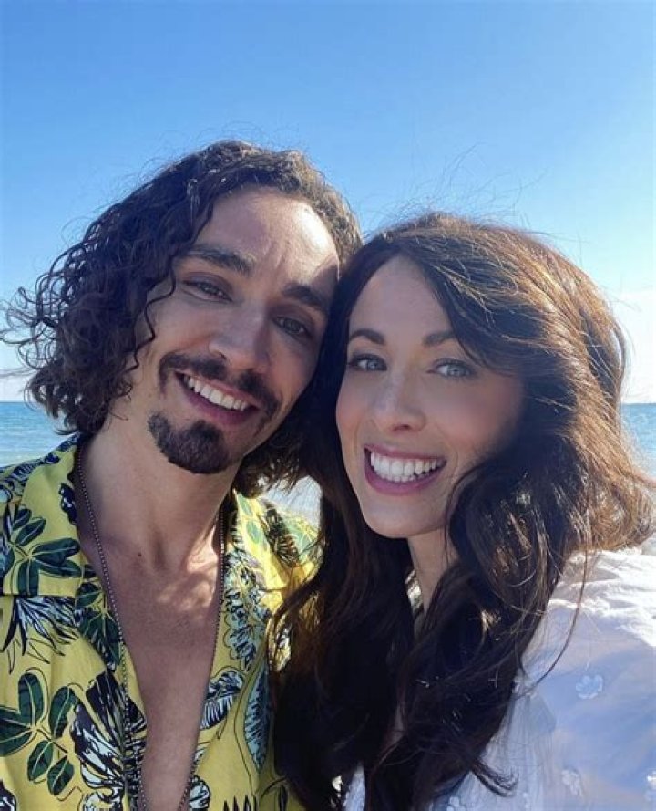 Unveiling The Mystery: Robert Sheehan's Girlfriend In 2024
