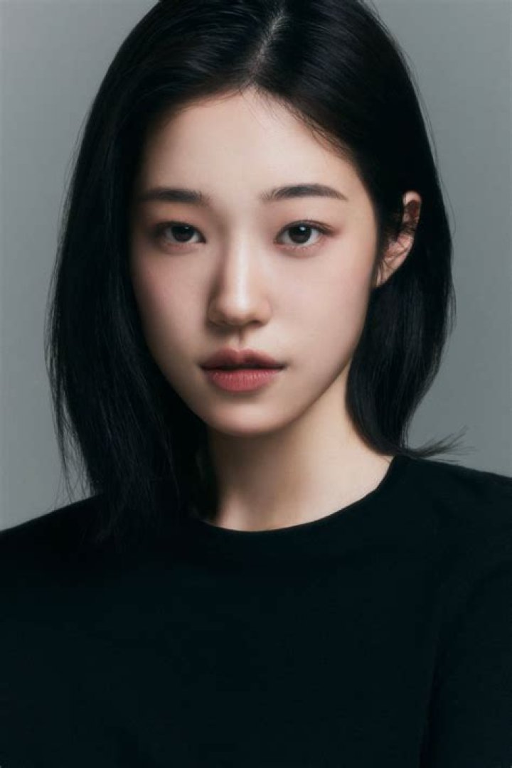 Unveiling The Talents Of Roh Yoon Seo: A Rising Star In The Entertainment Industry