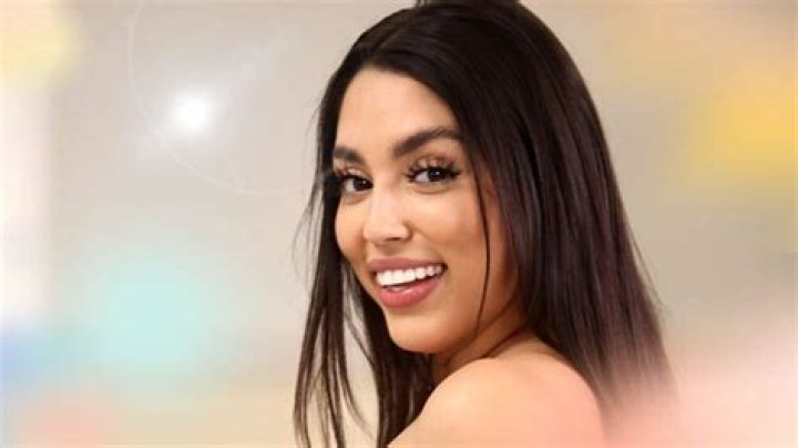 Vanesa Sky: The Rising Star in the Digital Age